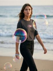 Bawełniana koszulka z nadrukiem kwiatowym - szary. Szare t-shirty damskie Sinsay, l, bez wzorów, z bawełny, bez kołnierzyka. Za 25.99 zł.