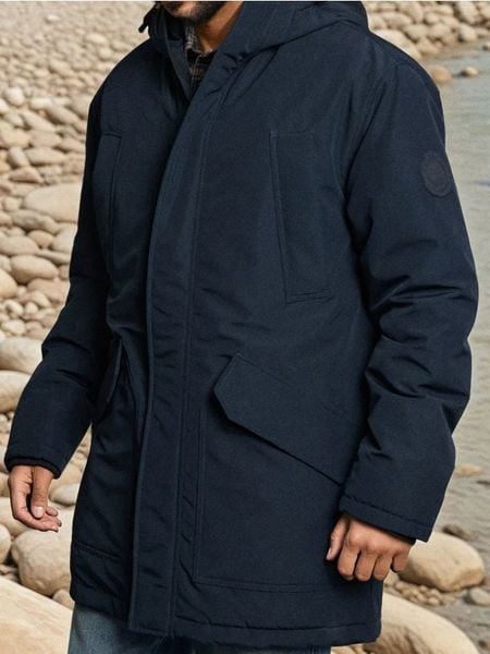 Płaszcz parka z kapturem - granatowy. Niebieskie parki męskie Sinsay, l, bez wzorów. W wyprzedaży za 119.99 zł.