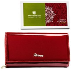 Duży, czerwony portfel damski z lakierowanej skóry naturalnej zamykany na zatrzask - Peterson. Czerwone portfele damskie Peterson, z aplikacjami, z lakierowanej skóry. Za 108.00 zł.