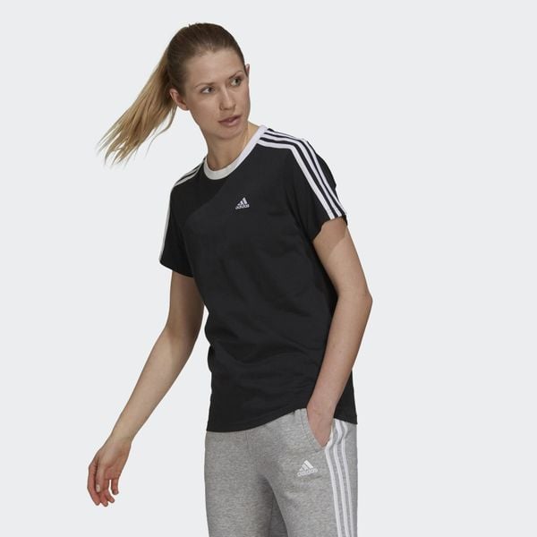 Koszulka fitness damska Adidas Essentials 3-Stripes Tee. Białe bluzki sportowe damskie Adidas, xs, bez wzorów, z bawełny, bez ramiączek. Za 117.90 zł.