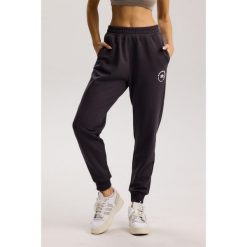 Damskie spodnie dresowe Rough Radical Cotton Active Joggers. Brązowe spodnie dresowe damskie ROUGH RADICAL, s, z dresówki, na fitness i siłownię. W wyprzedaży za 144.42 zł.