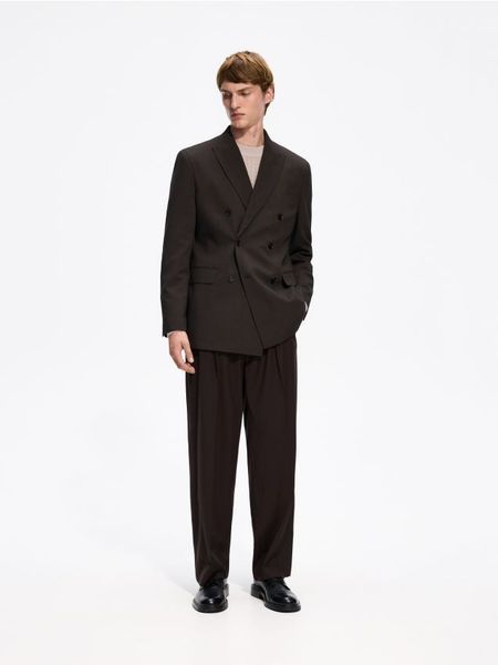Spodnie wide leg z kantem - brązowy. Brązowe spodnie materiałowe męskie Reserved, bez wzorów, z tkaniny. Za 159.99 zł.