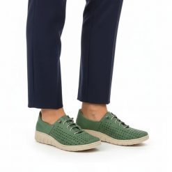 Półbuty damskie Wasak, niski fason sznurowane ażurowa cholewka miękka konstrukcja elastyczna podeszwa lekka forma wygodne dopasowanie oddychający mat. Zielone półbuty damskie Wasak, w ażurowe wzory, z nubiku, klasyczne, bez obcasa. Za 339.00 zł.