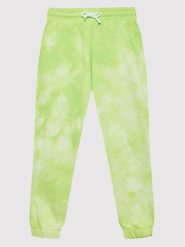 United Colors Of Benetton Spodnie dresowe 3EM5CF00J Zielony Regular Fit. Zielone spodnie dziewczęce United Colors Of Benetton, z bawełny. Za 89.99 zł.