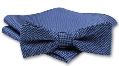 Elegancka Mucha Męska - Alties - Niebieska Pepitka. Niebieskie krawaty i muchy męskie Alties, bez wzorów, eleganckie. Za 54.00 zł.