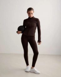 Damskie legginsy wysoki stan, odprowadzające pot, squat proof Sense Tall brązowe. Brązowe legginsy sportowe damskie Aim'n, s, bez wzorów, z elastanu, z podwyższonym stanem, na fitness i siłownię. Za 301.00 zł.