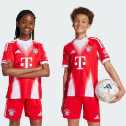 Koszulka domowa FC Bayern 25/26. Czerwone bluzki sportowe damskie Adidas, bez kołnierzyka, bez ramiączek. Za 329.00 zł.