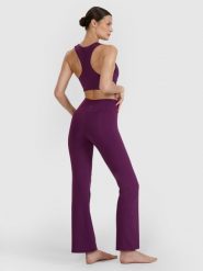 4F Legginsy do jogi i pilatesu z rozszerzanymi nogawkami damskie - fioletowe S. Fioletowe legginsy damskie 4f, s, bez wzorów, z dzianiny. W wyprzedaży za 149.99 zł.