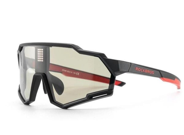 Okulary sportowe unisex Rockbros 14120005001 z polaryzacją i fotochromem. Czarne okulary przeciwsłoneczne męskie ROCKBROS, z gumy. Za 649.00 zł.