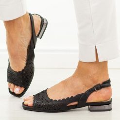 Czarne sandały damskie na obcasie Potocki 43339. Czarne sandały damskie POTOCKI, bez wzorów, ze skóry, bez obcasa, na obcasie. Za 169.00 zł.