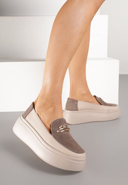 Beżowe Półbuty na Platformie i Koturnie ze Skóry Naturalnej z Metaliczną Aplikacją Takaria. Brązowe półbuty damskie Renee, z aplikacjami, ze skóry, eleganckie, bez obcasa, na koturnie. Za 169.99 zł.