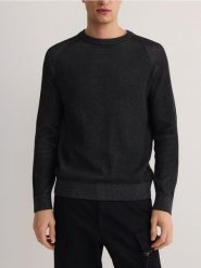 Bawełniany sweter z efektem sprania - szary. Szare swetry męskie Reserved, l, bez wzorów, z bawełny, bez kołnierzyka. W wyprzedaży za 49.99 zł.
