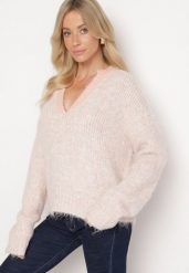 Różowy Krótki Sweter z Wełną i Głębokim Dekoltem w Serek Savalithia. Czerwone swetry klasyczne damskie Born2be, na zimę, z wełny, bez kołnierzyka. Za 149.99 zł.