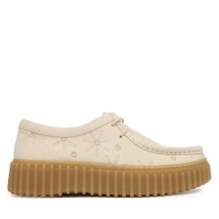 Półbuty Clarks. Półbuty damskie Clarks, bez wzorów, bez obcasa, na płaskiej podeszwie. Za 519.99 zł.