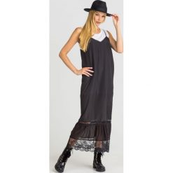 SUKIENKA TWINSET. Czarne sukienki damskie Twinset, na co dzień, bez wzorów, z koronki, bez kołnierzyka, bez ramiączek, maxi, proste. Za 769.00 zł.