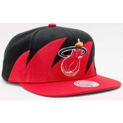 Mitchell & Ness Miami Heat Czapka Snapback NBA czerwona/czarna. Czarne czapki męskie Mitchell & Ness, bez wzorów. Za 171.99 zł.