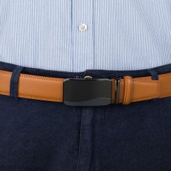 Pasek męski skórzany 3,5 cm klamra automatyczna Beltimore camel 56-570 : Kolory - brązowy, beżowy, Rozmiar pasków - r.110-125 cm. Brązowe paski męskie bez wzorów, ze skóry, wizytowe. Za 64.99 zł.