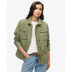 Kurtka Militarna M65 SUPERDRY. Zielone kurtki damskie Superdry., m, bez wzorów, bez kaptura. W wyprzedaży za 366.65 zł.