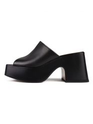 Loft37 Skórzane klapki w kolorze czarnym rozmiar: 39. Czarne klapki damskie loft37, bez wzorów, bez obcasa, na obcasie. Za 347.99 zł.