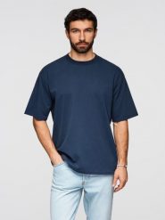 T-shirt bawełniany męski LOOSE FIT z okrągłym dekoltem – granatowy V9 - Rozmiar: M. Niebieskie t-shirty męskie Ombre Clothing, l, bez wzorów, z bawełny, bez kołnierzyka. W wyprzedaży za 59.50 zł.