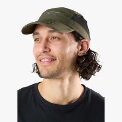 Czapka z daszkiem Wędrówki unisex Swedemount Lofoten Packable Cap szybkoschnąca. Zielone czapki męskie SWEDEMOUNT, bez wzorów. Za 79.99 zł.