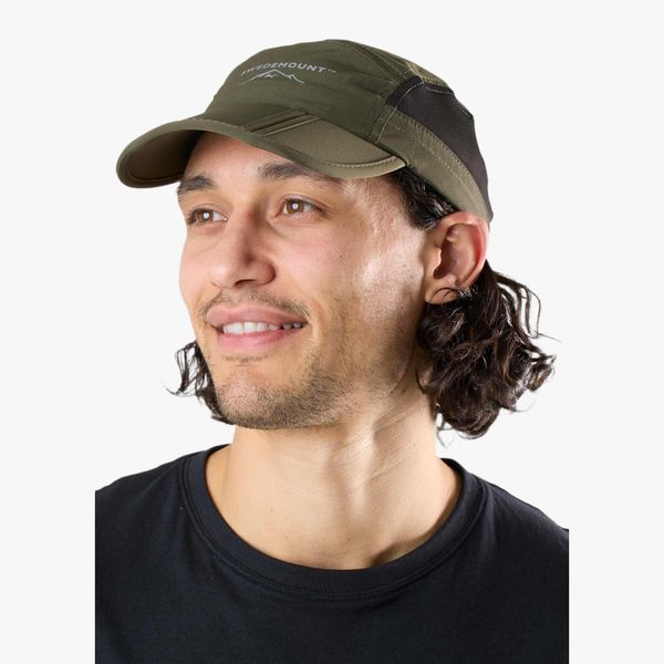 Czapka z daszkiem Wędrówki unisex Swedemount Lofoten Packable Cap szybkoschnąca. Czarne czapki męskie SWEDEMOUNT, bez wzorów, z materiału. Za 79.99 zł.