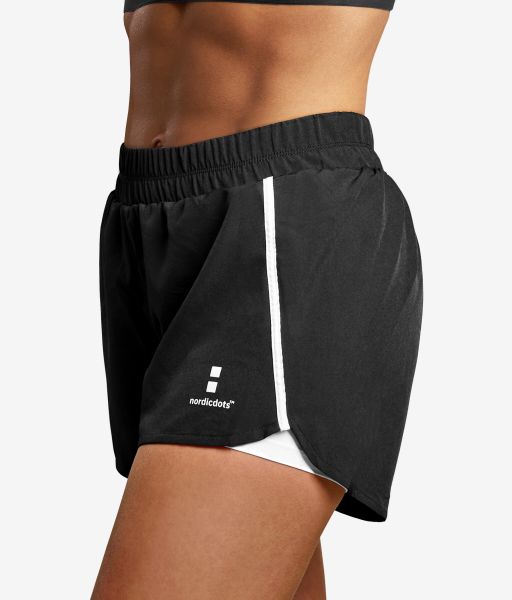 Spodenki do Tenis/Padel Training. Czarne szorty damskie NORDICDOTS, bez wzorów, z materiału, klasyczne, z standardowym stanem. Za 190.00 zł.