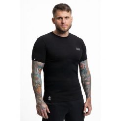 T-Shirt bawełniany Premium z małym szarym logo DBX Bushido. Czarne t-shirty męskie DBX BUSHIDO, bez wzorów, z bawełny, bez kołnierzyka. Za 109.99 zł.