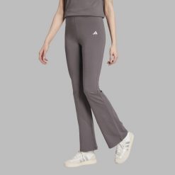 Spodnie fitness damskie ADIDAS flare. Szare spodnie sportowe damskie Adidas, s, z bawełny, na fitness i siłownię. Za 129.99 zł.