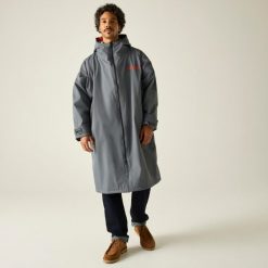 Wodoodporny szlafrok do przewijania dla dorosłych unisex. Niebieskie szlafroki damskie Regatta, bez wzorów. W wyprzedaży za 329.99 zł.