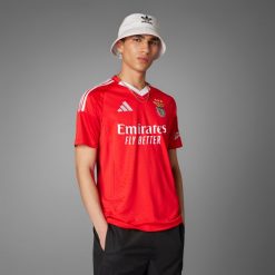 Koszulka piłkarska ADIDAS Benfica domowa sezon 24/25. Bluzki damskie Adidas, m, bez wzorów, sportowe, bez kołnierzyka, bez ramiączek. W wyprzedaży za 339.99 zł.