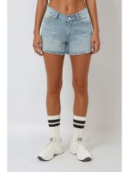 Weekday Szorty dżinsowe w kolorze błękitnym rozmiar: W27. Niebieskie szorty damskie Weekday, bez wzorów, klasyczne. Za 52.30 zł.