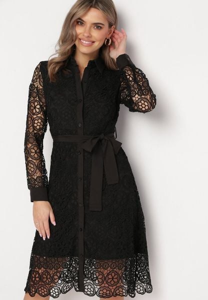 Czarna Koszulowa Rozkloszowana Sukienka Midi z Paskiem i Ozdobną Koronką oraz Guzikami Casuva. Czarne sukienki damskie Born2be, na imprezę, m, bez wzorów, z bawełny, eleganckie, bez kołnierzyka, bez ramiączek, midi, koszulowe. Za 109.99 zł.