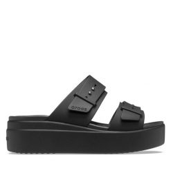 Klapki Crocs. Czarne klapki damskie Crocs, bez wzorów, bez obcasa. Za 189.99 zł.