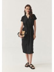 TATUUM Sukienka w kolorze czarnym rozmiar: 42. Czarne sukienki damskie Tatuum, na co dzień, bez wzorów, z lyocellu, bez kołnierzyka, bez ramiączek, midi, proste. Za 209.33 zł.