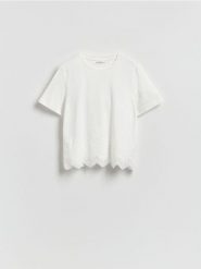 T‑shirt z koronkową aplikacją - biały. Białe t-shirty damskie Reserved, l, z aplikacjami, z bawełny, bez kołnierzyka. Za 79.99 zł.