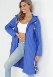 Niebieski Płaszcz za Kolano z Kapturem Katine. Niebieskie płaszcze damskie Born2be, l, z aplikacjami, eleganckie. Za 259.99 zł.