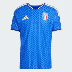 Koszulka domowa Włochy 26 Authentic. Niebieskie t-shirty sportowe męskie Adidas, s, z dzianiny, bez ramiączek, do piłki nożnej, climacool (adidas). Za 649.00 zł.