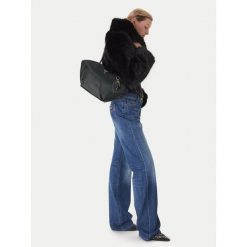 Torebka Guess. Brązowe torebki klasyczne damskie Guess, z aplikacjami, bez dodatków. Za 234.99 zł.