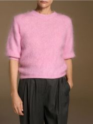 Sweter z moherem - różowy. Czerwone swetry klasyczne damskie Reserved, l, z dzianiny, bez kołnierzyka. Za 279.99 zł.