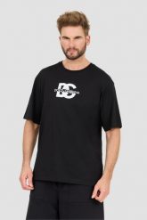 DOLCE & GABBANA Czarny t-shirt z dużym logo. Czarne t-shirty męskie Dolce and Gabbana, l, bez wzorów, bez kołnierzyka. W wyprzedaży za 1,499.99 zł.