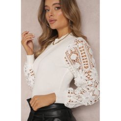 Biały Sweter z Bufiastym i Koronkowym Rękawem Haidione. Białe swetry klasyczne damskie Renee, s, z dzianiny, bez kołnierzyka. Za 119.99 zł.