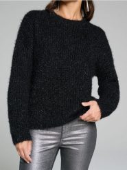 Sweter - czarny. Czarne swetry klasyczne damskie Sinsay, l, z materiału, bez kołnierzyka. Za 59.99 zł.