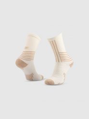 4F Skarpetki trekkingowe długie damskie - beżowe 39-42. Brązowe skarpetki damskie 4f, bez wzorów, z wełny. Za 49.99 zł.