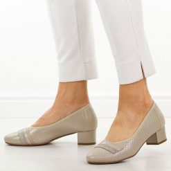 Złote czółenka damskie na obcasie Potocki 12792. Żółte czółenka damskie POTOCKI, w ażurowe wzory, z materiału, z okrągłym noskiem, bez obcasa, na obcasie. Za 189.00 zł.