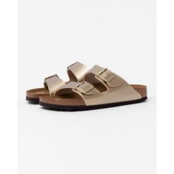 Klapki damskie Birkenstock Arizona BS. Szare klapki damskie Birkenstock, bez wzorów, z materiału, bez obcasa. Za 484.00 zł.