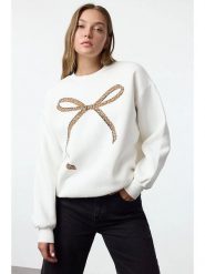 Trendyol Sweter w kolorze białym rozmiar: M. Białe swetry klasyczne damskie Trendyol, m, bez kołnierzyka. Za 108.74 zł.