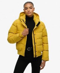Superdry Kurtka Everest Bomber Slim z recyklingowanego poliestru. Żółte kurtki damskie Superdry., z aplikacjami, z materiału, z kapturem. Za 699.30 zł.