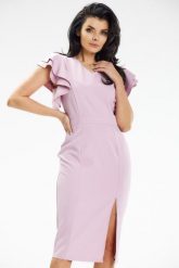 Elegancka sukienka ołówkowa dekolt V i falbanki na ramionach róż. Czerwone sukienki damskie Awama, l, bez wzorów, eleganckie, bez kołnierzyka, bez ramiączek, ołówkowe. Za 349.00 zł.