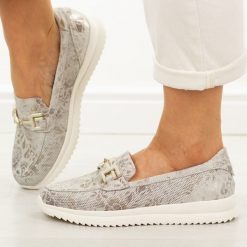 Srebrne fl skórzane mokasyny damskie Filippo Dp7656/26. Szare mokasyny damskie Filippo, z jeansu. Za 229.00 zł.